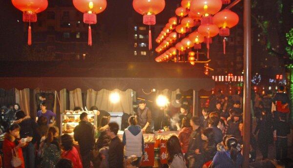 Experience the world in Hangzhou night markets
